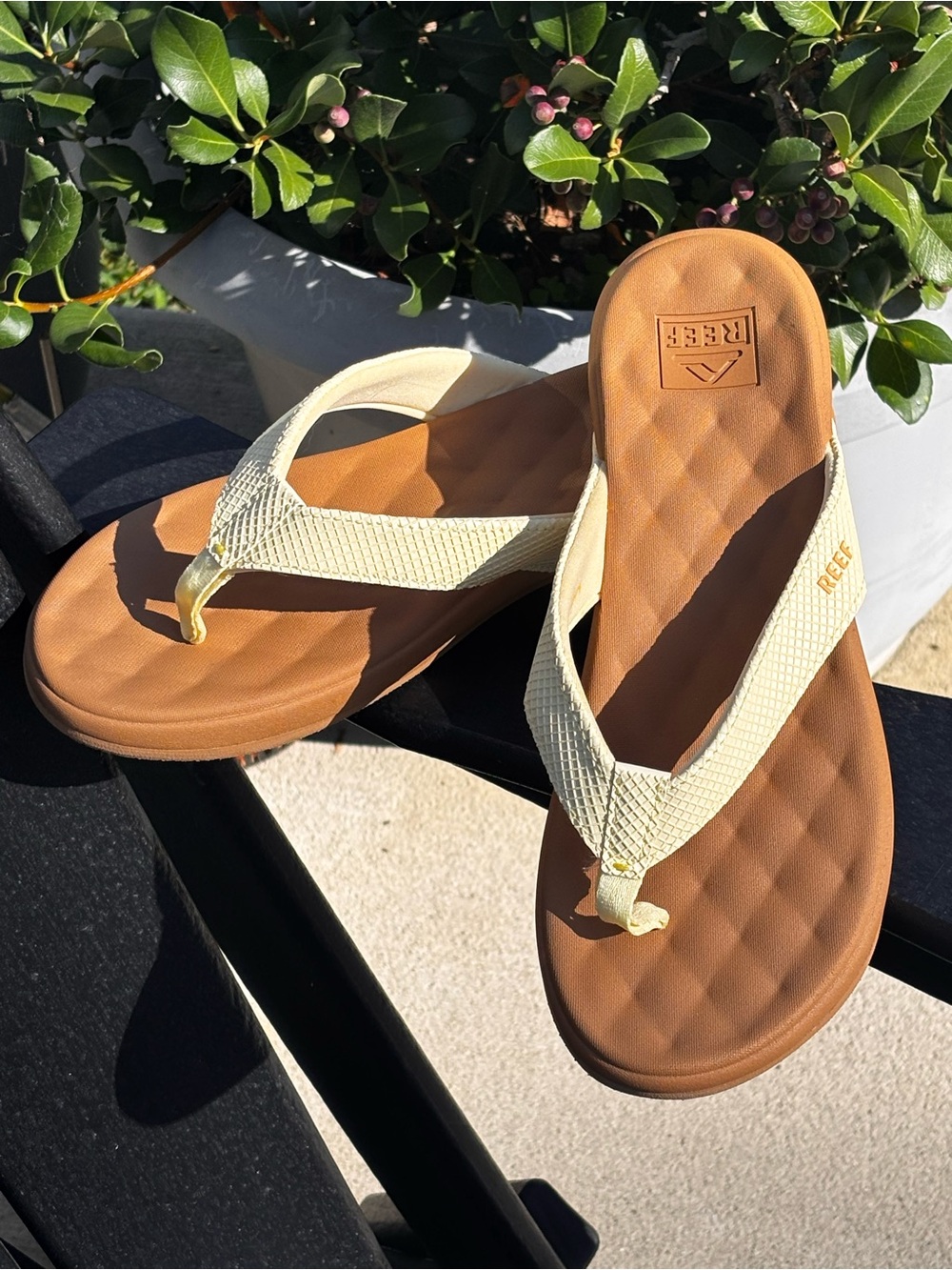 Reef Women’s Tan Footbed Flip Sandals with Yellow Woven Straps like new